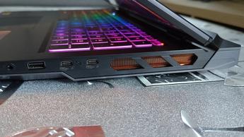 MSI Vector A18 HX A9Wゲーミングノートパソコンの各種ポートのクローズアップ