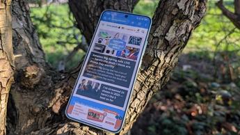 Imagem de análise do smartphone Xiaomi 15 mostrando o design do aparelho