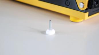 Audio Technica Sound Burger tragbarer Plattenspieler auf einem Tisch