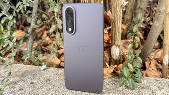 Bagian belakang casing smartphone OnePlus Nord 5