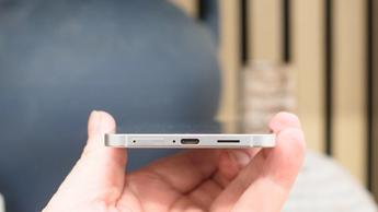 Samsung Galaxy S25 Edge in black, blue, and silver