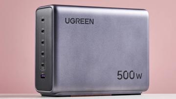 UGreen Nexode 500W 6-port USB-oplader på lyserød baggrund