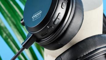 Ett svart XTRFY H3 gaming-headset med inbyggd mikrofon