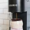 Macchina da caffè Keurig K-Supreme su un piano cucina