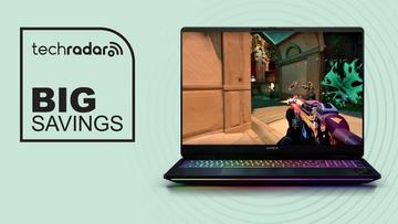 HP Omen Max gaming-laptop på grön bakgrund med stor rea-text ovanpå