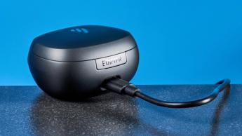 Edifier NeoBuds Planar True-Wireless-Ohrhörer mit 12-mm-planaren Treibern, sechs verschiedenen Ohrstöpselgrößen und Ladecase in Metallic-Grau und Silberfarben