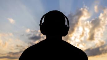 Et par trådløse over-ear hovedtelefoner