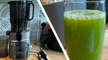 Extractor de jugos lento Amzchef SJ-036 con un vaso de jugo verde fresco