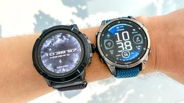 Garmin Fenix 8 og Coros Vertix 2S multisport GPS-ure side om side