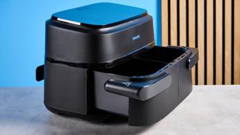 Air fryer Philips FlexDrawer Série 1000 em destaque com fundo azul