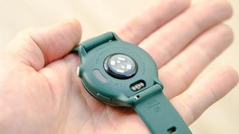 Close-up of the Garmin Vivoactive 6 smartwatch in green