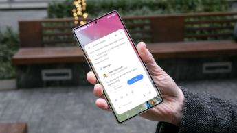 Aplicación Gemini AI mostrada en el smartphone Samsung Galaxy S25 Ultra