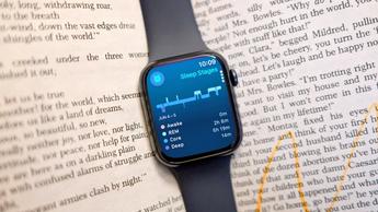 Apple Watch SE 2022 mostrando las fases de sueño detalladas, incluyendo tiempo despierto, sueño REM, sueño ligero y sueño profundo