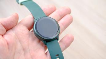 Close-up of the Garmin Vivoactive 6 smartwatch in green