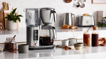 Visão ampla da cafeteira Breville Luxe Brewer