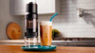 Cafeteira rápida OxO em uma bancada de cozinha