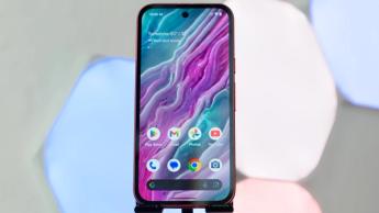 Google Pixel 9a-smartphone i peonyrosa färg