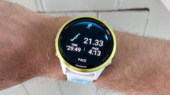Garmin Forerunner 570 GPS-Laufuhr mit Herzfrequenzmesser