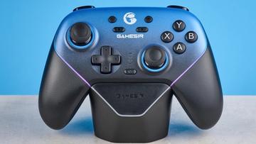 En trådlös GameSir Super Nova-spelkontroll med blå färgskiftning