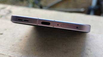 Oppo Reno 13 Pro-smartphone med elegant design