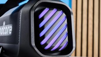 Soundcore Boom 2 Plus tragbarer Bluetooth-Boombox-Lautsprecher mit LED-Lichtanzeige, schwarzem Mesh-Design, BassUp- und Lichteffekt-Tasten, Tragegriff und Schultergurt