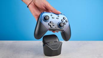 En blåtonet GameSir Super Nova trådløs gaming-controller med ergonomisk design