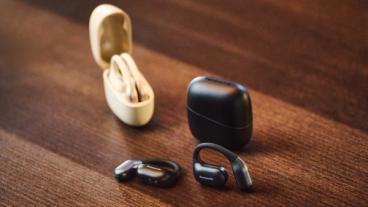 Fones de ouvido Panasonic RB-F10 guardados dentro de um estojo protetor