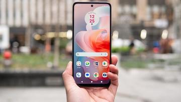 Design frontal e traseiro do smartphone Moto G Power 2024