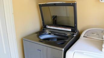 Laveuse à chargement par le haut intelligente Maytag MVW7230HC de 5,2 pieds cubes testée dans un environnement domestique