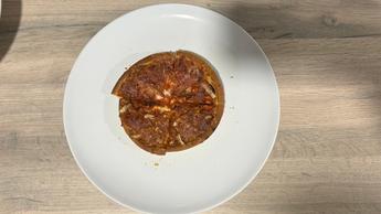 Pizza recém-assada na fritadeira elétrica Philips 1000 Series FlexDrawer