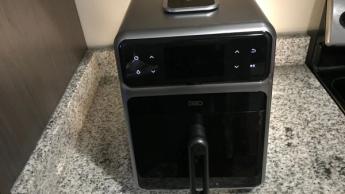 Dreo ChefMaker smart cooker di atas meja dapur