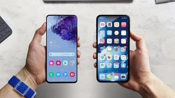 En iPhone och en Android-smartphone placerade sida vid sida