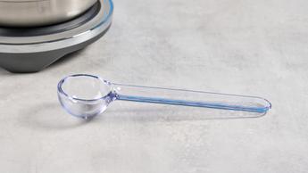 Macchina da caffè Breville Luxe con caraffa termica in metallo color argento, serbatoio dell'acqua in plastica rimovibile, cestello portafiltro, filtri di carta e selettore regolabile dell'intensità del caffè.
