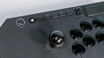 Qanba Drone 2 arkadkontroll på vit bakgrund