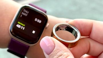 Apple Watch og Oura Ring side om side til sammenligning af fitness-trackere