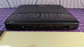 Batería externa Baseus Blade Pro de 20.000 mAh y 100 W sobre fondo blanco