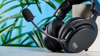 Ett svart Cherry XTRFY H3 trådbundet gamingheadset med vadderade öronkåpor