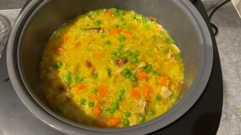 Prueba de la arrocera Cosori de 5.0 cuartos en una encimera de cocina