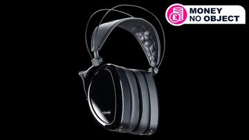 Dan Clark Audio Noire X-hovedtelefoner vist på sort baggrund med TechRadars 'Penge Ingen Hindring'-emblem