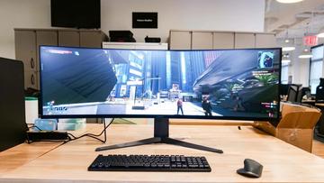 LG UltraGear 45GR75DC böjd gamingskärm med ultrabred display