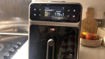 Dreo ChefMaker Combi Fryer na bancada para análise de fritadeira de ar e forno