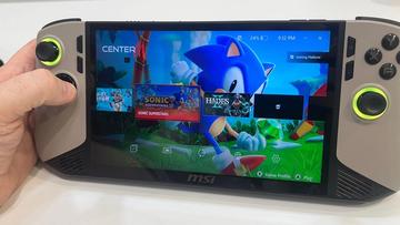 Handhållna spelkonsolen MSI Claw 8 AI Plus visas upp på IFA 2024