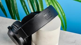 Ett svart XTRFY H3 gaming-headset med vadderade öronkåpor