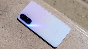 Vista frontal e traseira do smartphone Samsung Galaxy A36