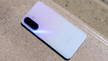 Vista frontal e traseira do smartphone Samsung Galaxy A36