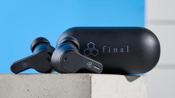 白い背景に置かれたFinal VR3000ワイヤレスゲーミングイヤホンのペア