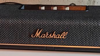 Саундбар Marshall Heston 120, установленный в тестовой комнате