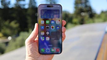 Recension av Apple iPhone 16 Pro Max-smartphone