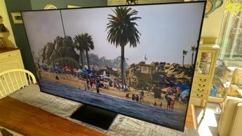 Вид спереди телевизора LG 65QNED93 с диагональю 65 дюймов, 4K QNED LCD