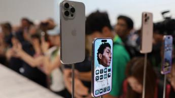 Apple iPhone 16 Pro Max – praktisk genomgång med närbild